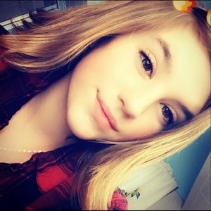 Meet your Posher, Leila